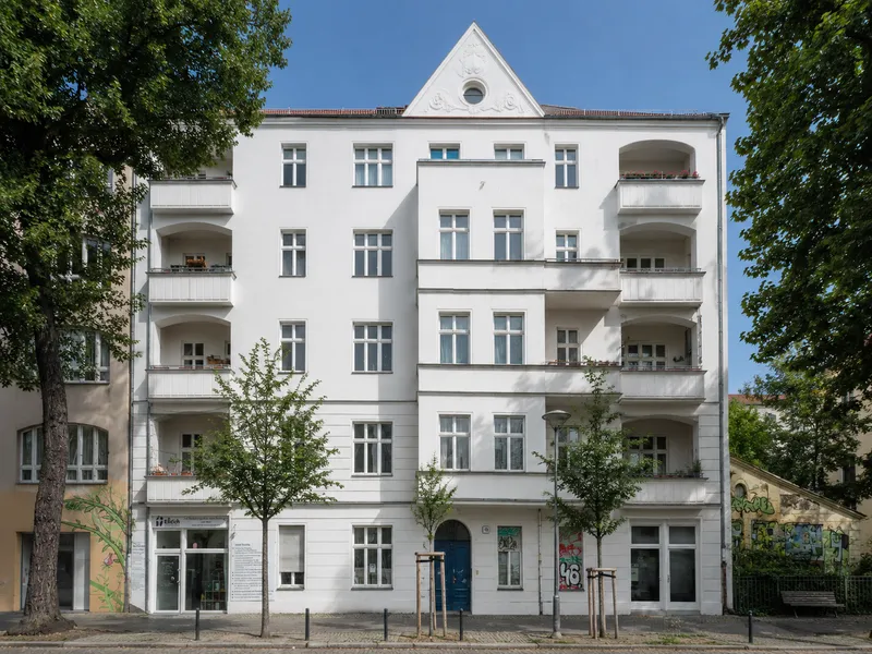 Befristet auf 10 Monate: 3-Zimmer-Wohnung mit Balkon nahe Boxhagener Platz — photo 1
